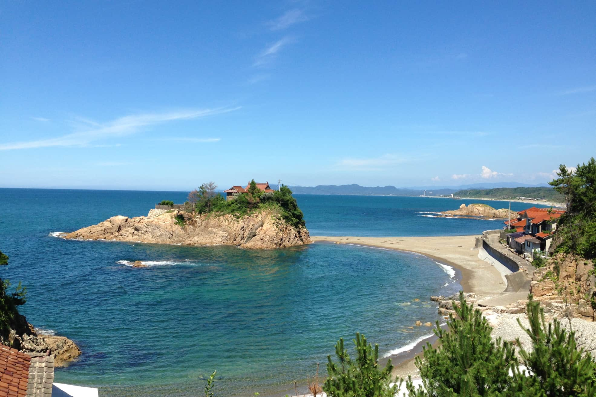 島根県益田市の沖合に浮かぶ『衣毘須神社』