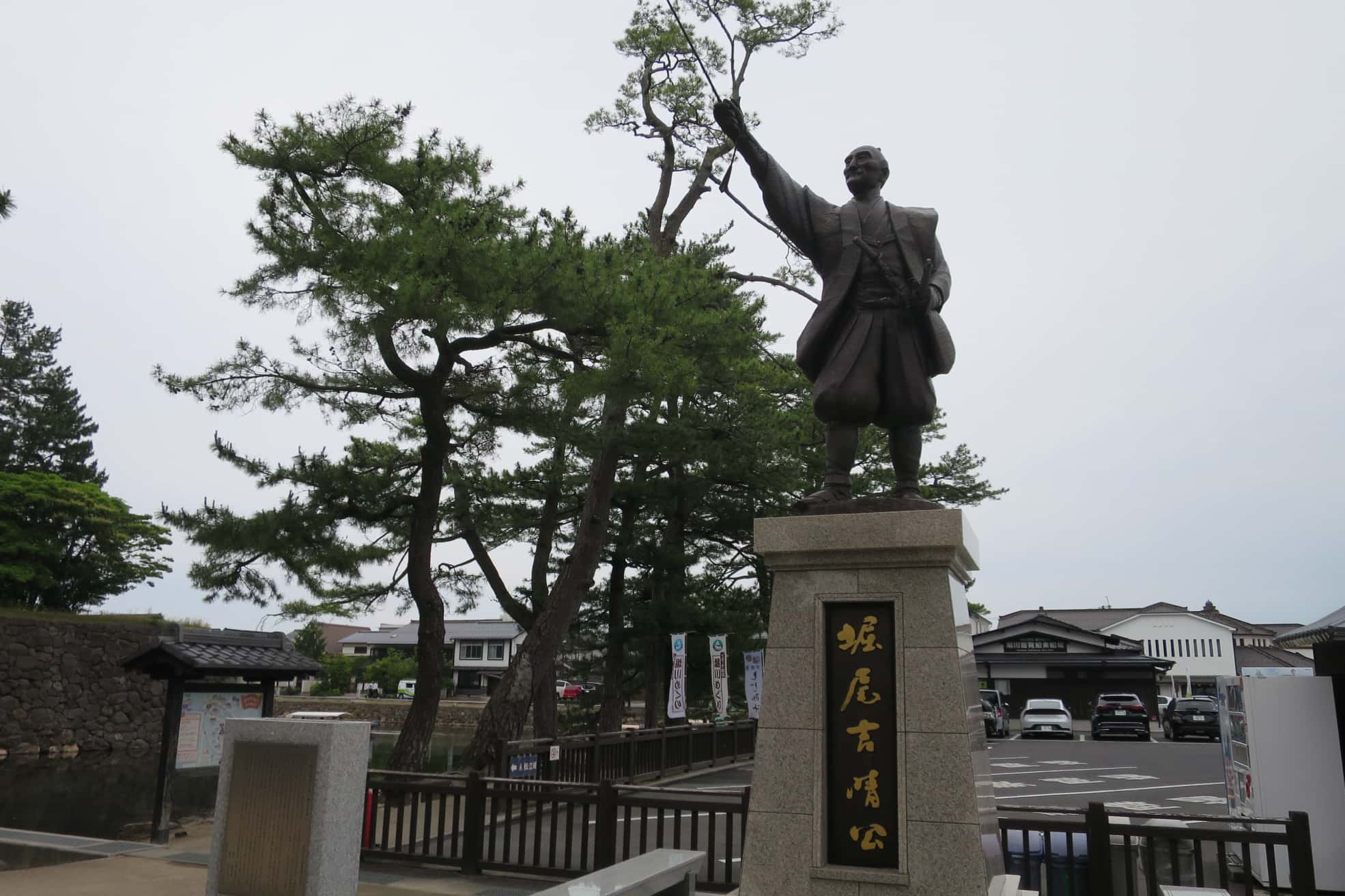 島根県松江市にある「堀尾吉晴」の銅像