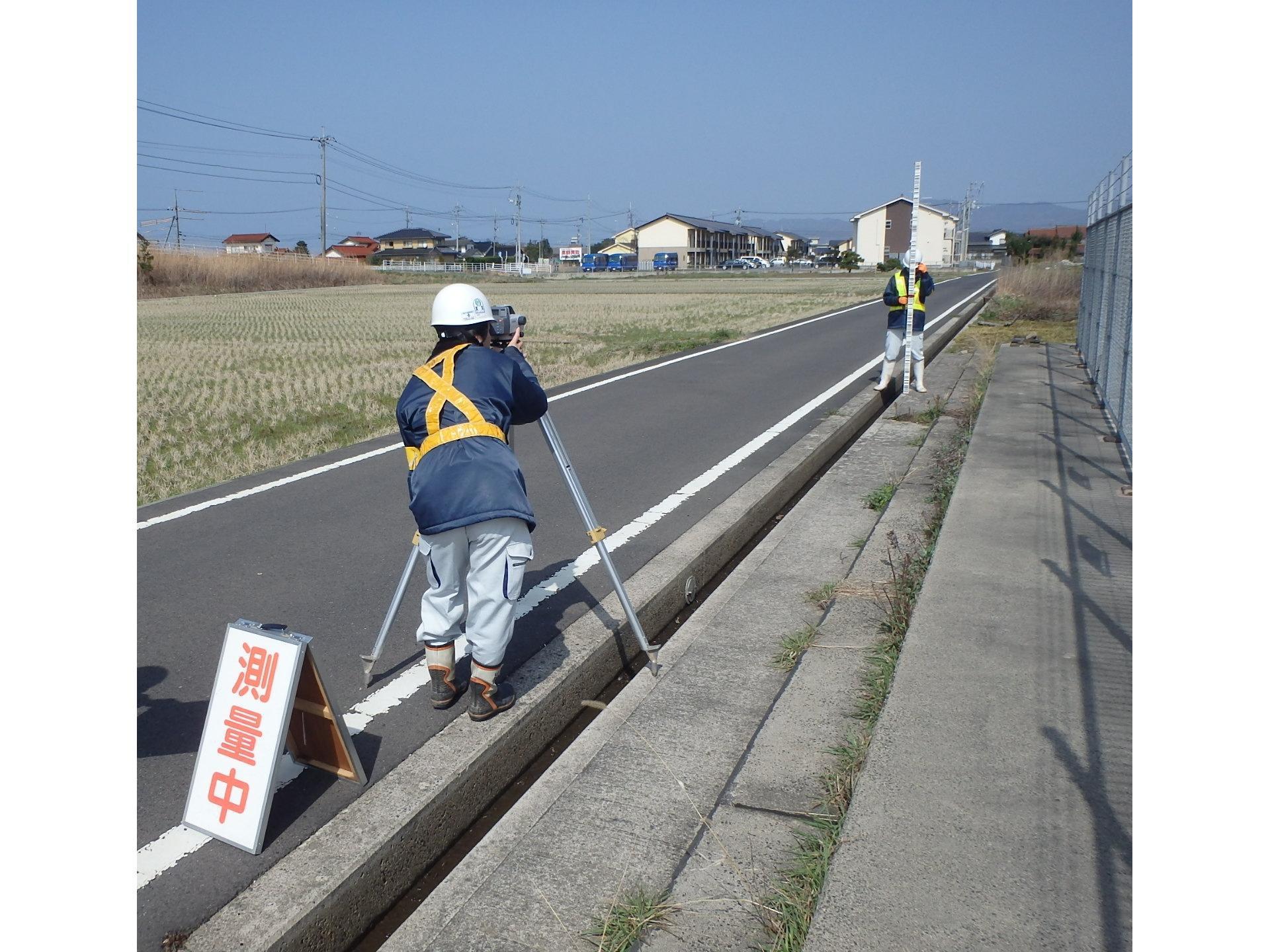 水準測量を行っています