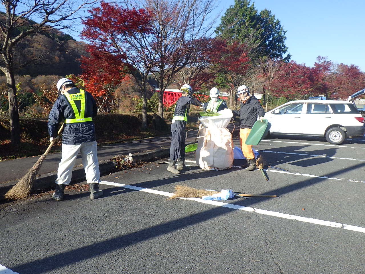 奥出雲おろちループの道路美化活動