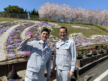 会社法面 芝桜前