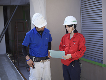 現場の工程管理や作業指示を行います