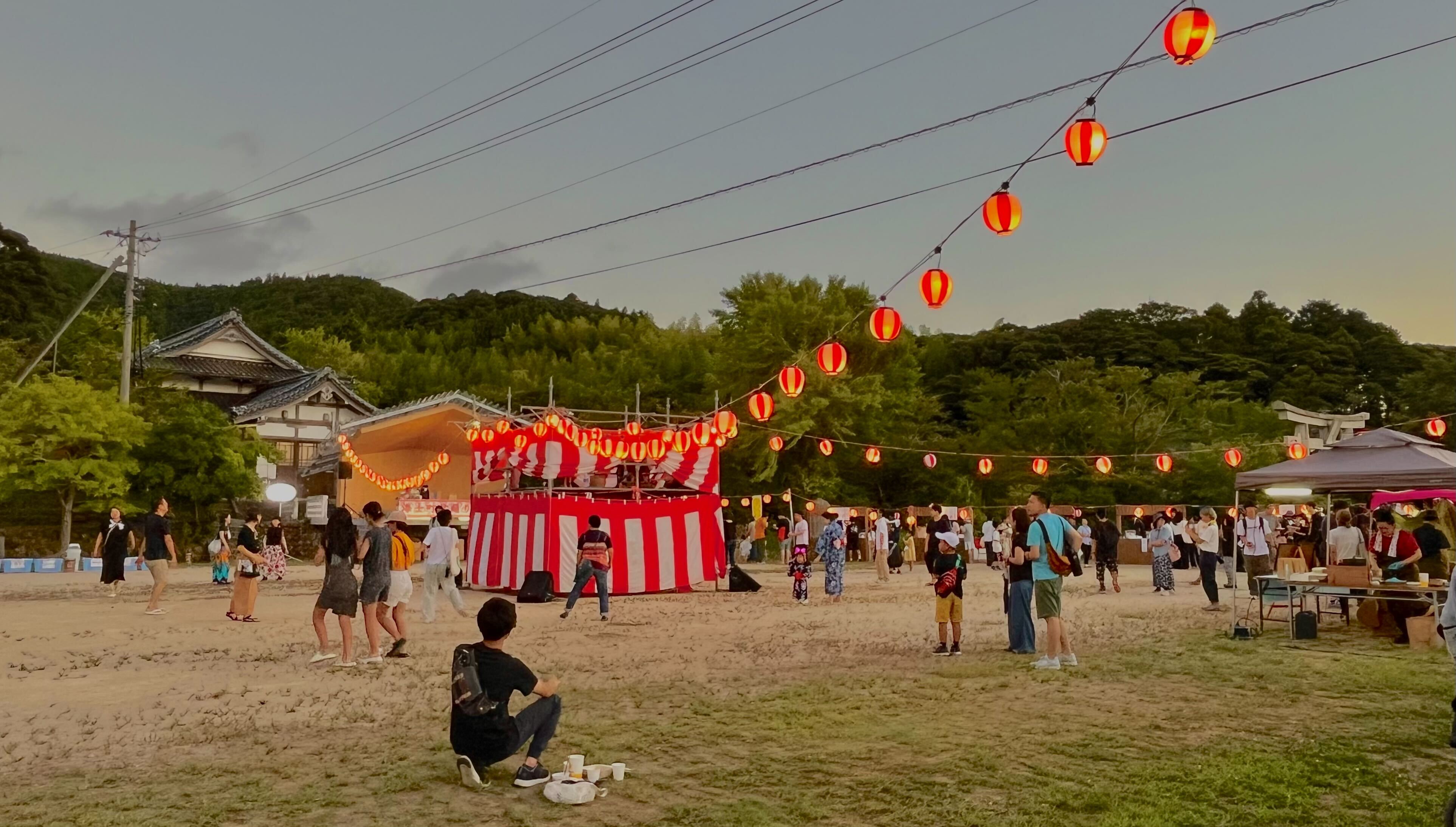 町内盆踊り大会の様子