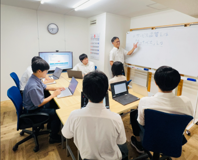 入社研修後も週一で勉強会を開催！