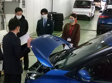 実車を使った研修の様子です